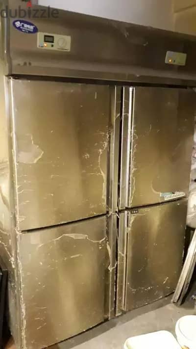 عدة محل حلويات (شرقي ، غربي) للبيع بسعر مغري
