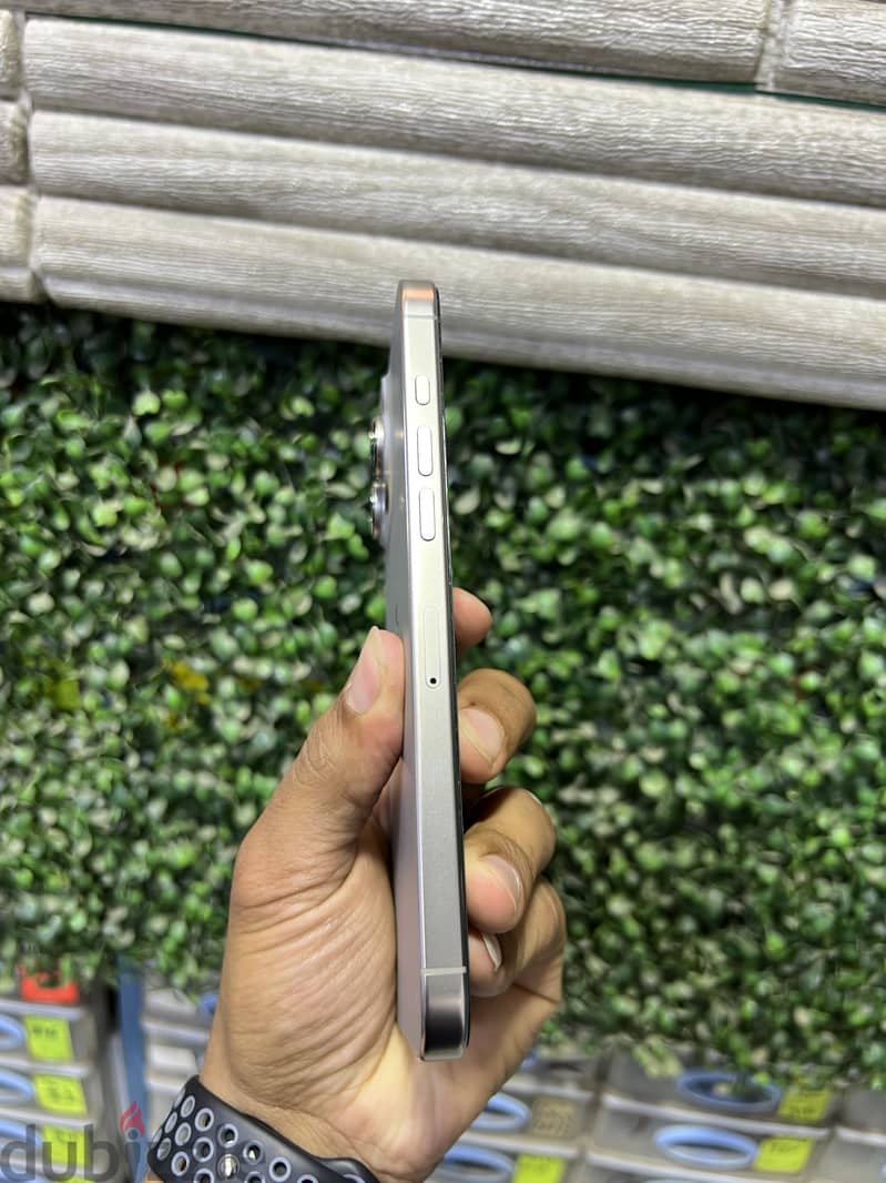 Apple - iPhone 16 Pro Max 1