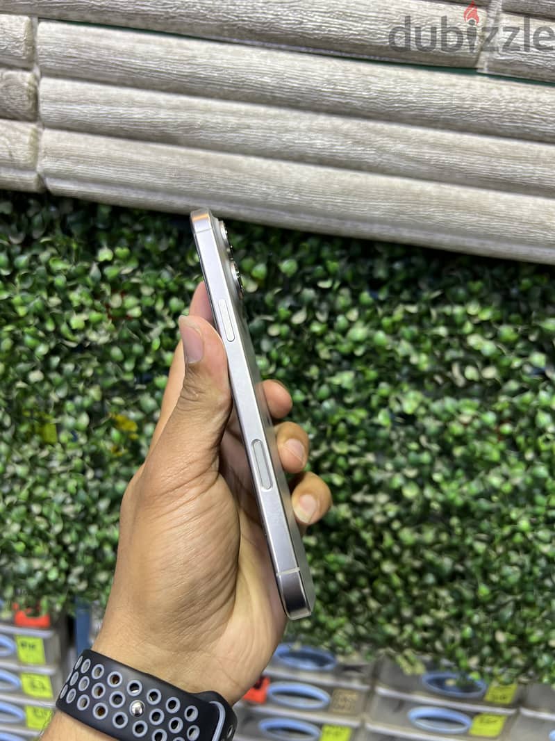 Apple - iPhone 16 Pro Max 3