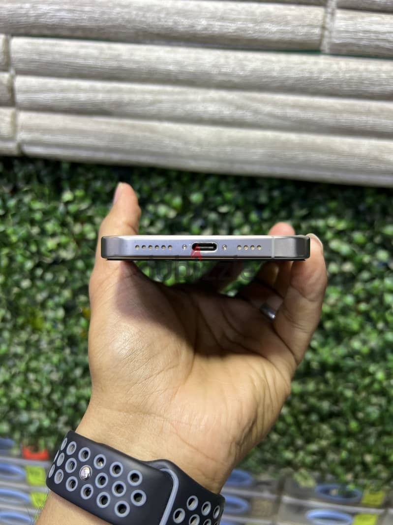 Apple - iPhone 16 Pro Max 4