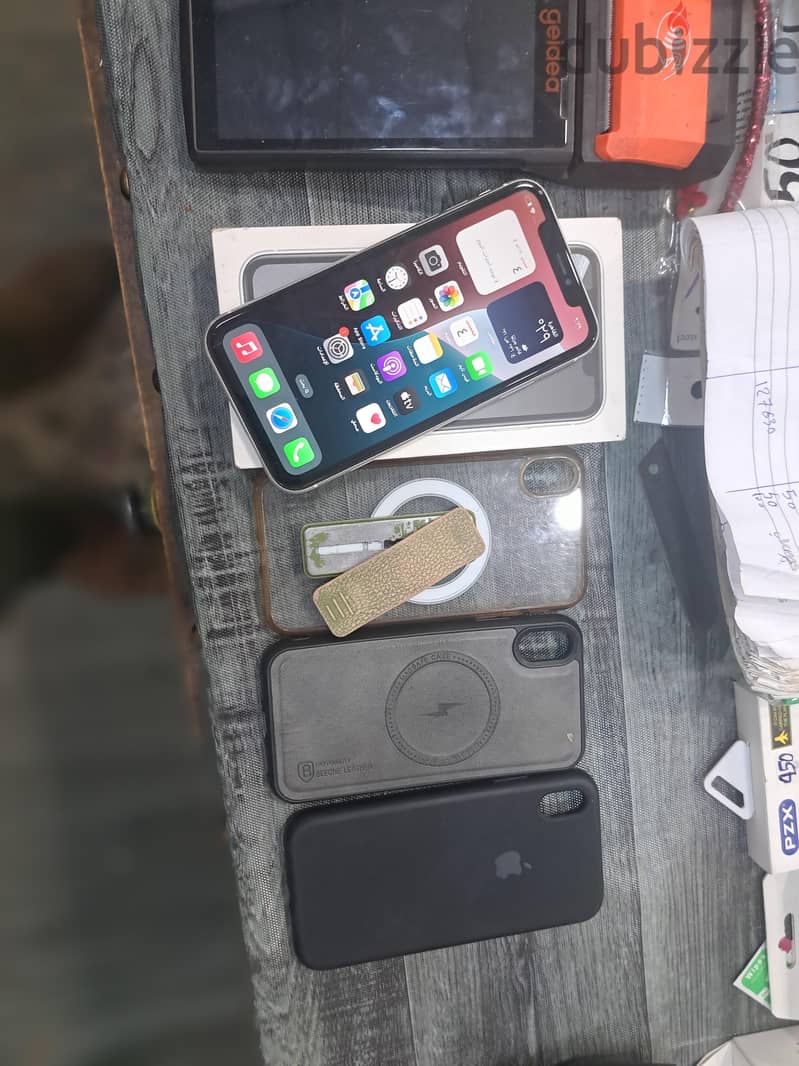 Apple - iPhone XR 1