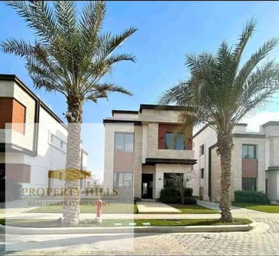 Ready for Viewing – Townhouse in Azar Compound  • Unit Type: Townhouse • Built-up Area: 130 m² • Location: Azar Compound – New Cairo • Status: Ready for viewing  Project Features:  Prime location in the heart of New Cairo  Modern designs with luxurious fi