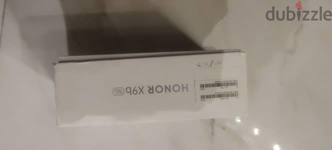 علبة هاتف هونر Honor  و 5G أصلية بحالة ممتازة للبيع