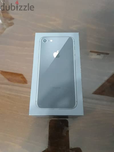 iPhone 8 بحالته كسر زيرو استعمال شهر حالة البطارية ٩٠٪؜