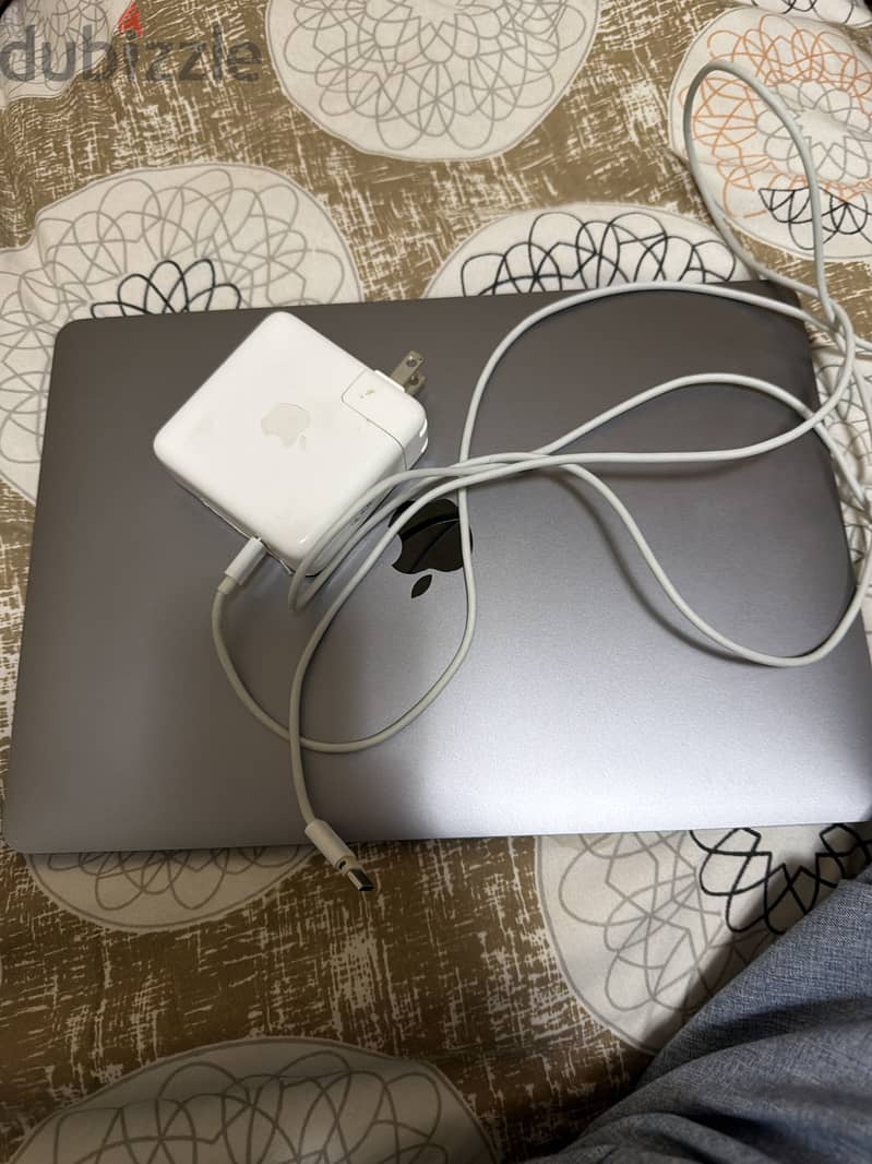 MacBook pro intel core I7 512 3