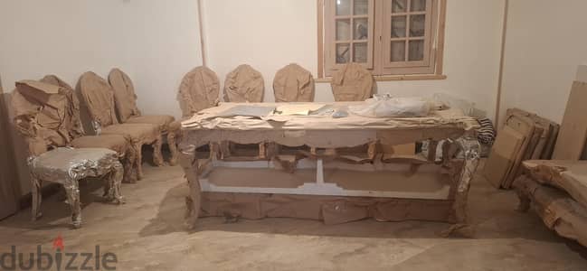 غرفة سفر 8 كراسي جديدة بورقها