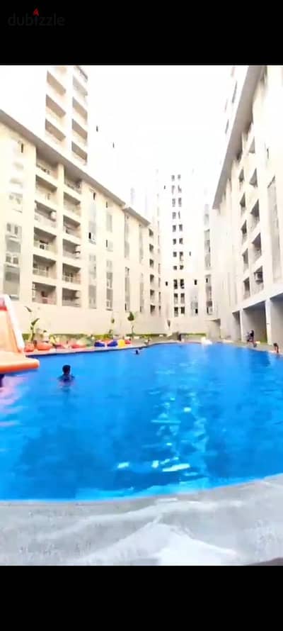 Apartment for sale in a very distinguished compound in Zahraa El-Maadi, Crystal Plaza Compound, directly on the ring road, near all services and Carrefour, with swimming pools and a landscape.