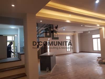 Duplex first residence for rent with kitchen in the most upscale neighborhoods of the Fifth Settlement, fifth district, villas, strategic location, and near all services.