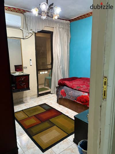 For rent, an apartment with two bedrooms and a two-piece reception fully furnished, Tabarak City, Maadi Circular Road, a large two-piece reception, two air-conditioned bedrooms, a 43" flat screen, bathroom, fully equipped kitchen with appliances and washing machine, 24-hour security and surveillance cameras, Wi-Fi internet, second floor