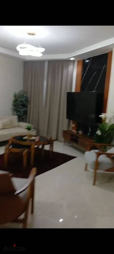 شقه للبيع بموقع متميز جدا بزهراء المعادي كمبوند تبارك عالدائري مباشر بالقرب من كارفور الدائري وجميع الخدمات والمواصلات ڤيو دائري ولاند اسكب