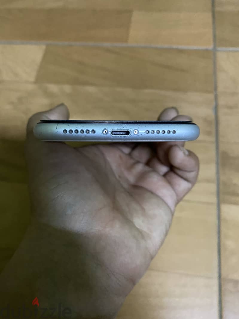 iPhone XR 4