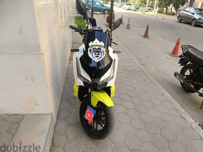 سكوتر دايون 200adv للبيع او البدل بكهرباء