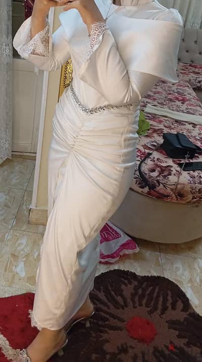 فساتين سواريه للبيع بنص سعرها