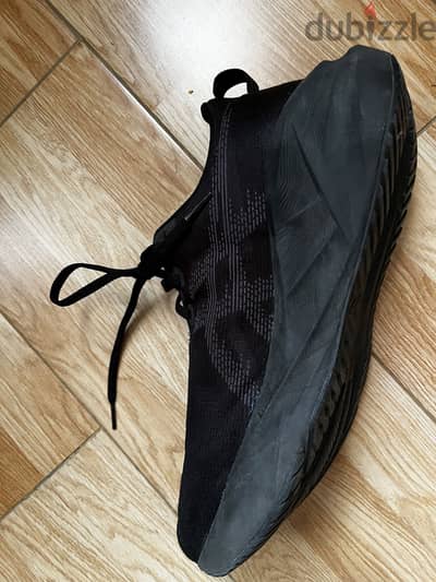 حذاء ASICS Novablast 5 "Triple Black" الأصلي!