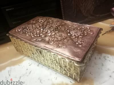 علبة نحاس انتيك