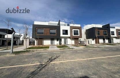 Signature Town house with discount for sale in sun capital ready to move