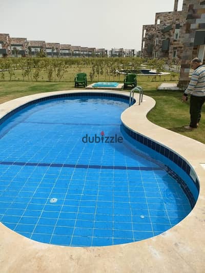 فيلا بحمام سباحه خاص 5 غرف قريبه لليحر