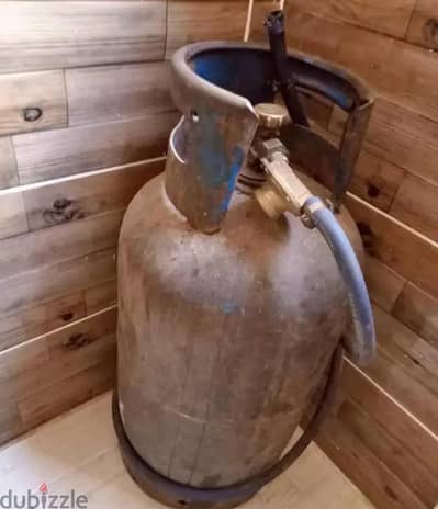 انبوبه بالمنظم والخرطوم والقاعده بحاله جيده للبيع