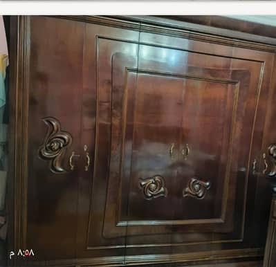 غرفة نوم زان احمر سرير و دولاب و تسريحة و كومدينو ، مطلوب ١٥