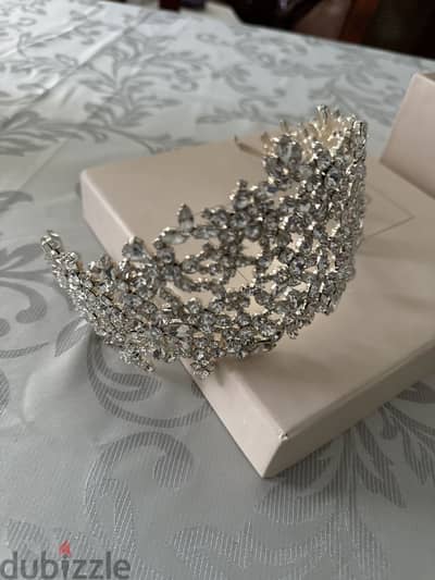 Own the Elegance: Pre-Loved HALO by Aya Radwan Tiara