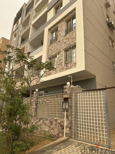 شقه للايجار  اول سكن من المالك مباشر بجوار تراس مول والبنك الاهلي