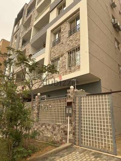 شقه للايجار  اول سكن من المالك مباشر بجوار تراس مول والبنك الاهلي