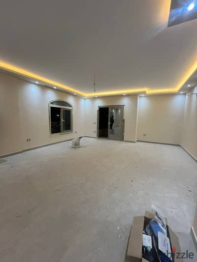 Apartment for rent, second floor with elevator, 250m, first occupancy, next to Palm Hills Al-Khamail, Sheikh Zayed