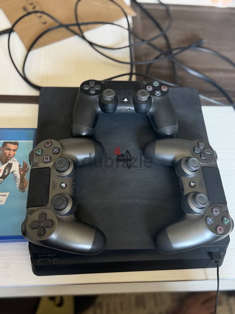 Ps4 slim 2