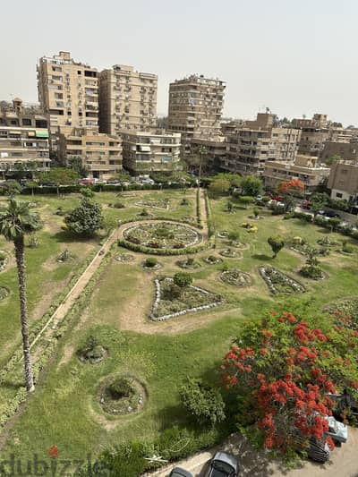 من المالك مباشره شقه ١٩٥ متر بأميز موقع في مصر الجديده