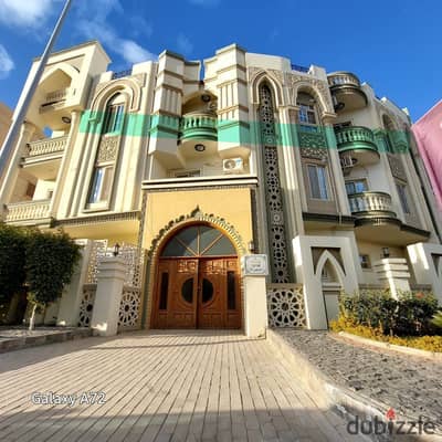 – فرصة مميزة  شقة بانوراما مميزة تصلح للسكن أو كمقر إداري بسعر السكني النرجس فيلات 1  أمام فندق توليب مباشرة  إطلالة واضحة على التسعين الجنوبي  داخل فيلا (قصر) متميز