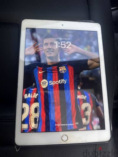 Ipad 5 in an excellent condition for sale, 32g