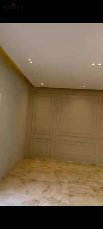 للبيع روف بسعر لقطه بالتجمع الاول البنفسج فيلات 4