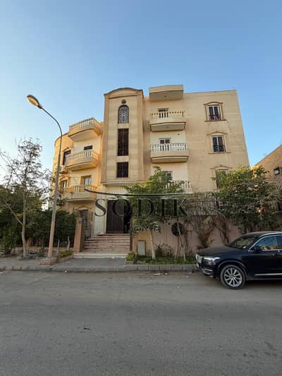 If you're looking for a large space, a prime location, and a practical layout… this apartment will impress you. 250 square meter apartment, first balc
