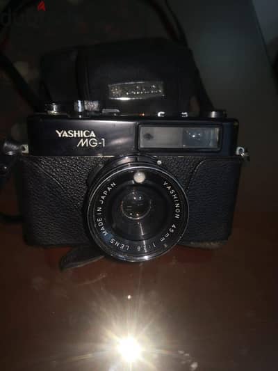 Vintage Collectors Camera Yashica MG-1 35mm Film Camera