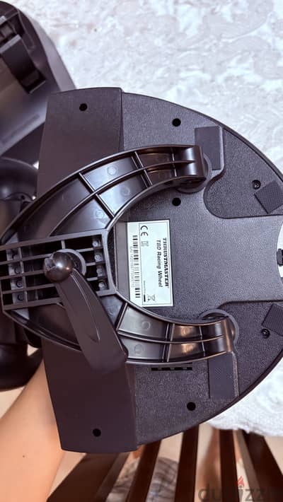 دركسيون ألعاب Thrustmaster T80 للبيع بحالة ممتازة للـ PS4 / PS3