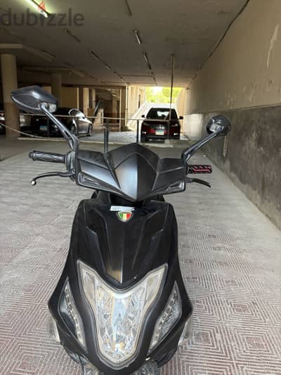 Scoter hawa r8