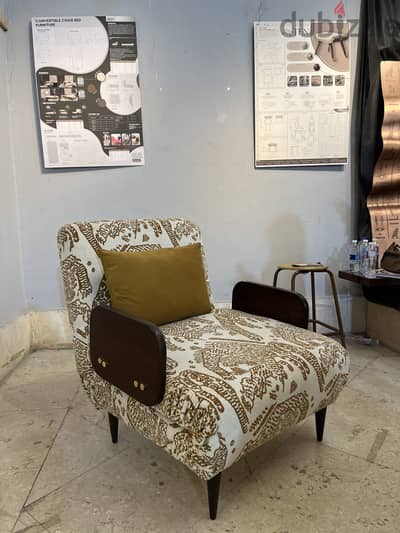 Morphé-convertible chair bed