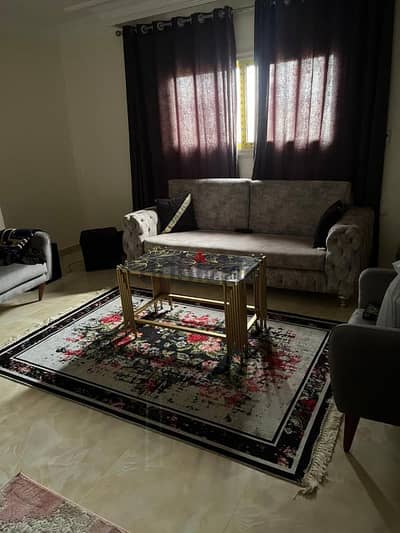 طقم أنتريه مودرن فخم وعصري بحالة كالجديد تماماً (للبيع الفوري)
