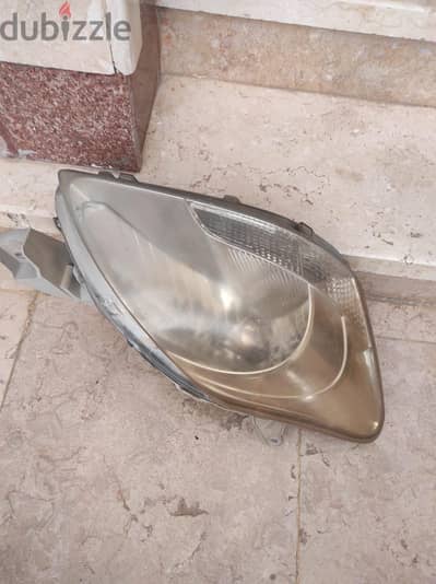 فوانيس  تيوتا ياريس ٢٠٠٧