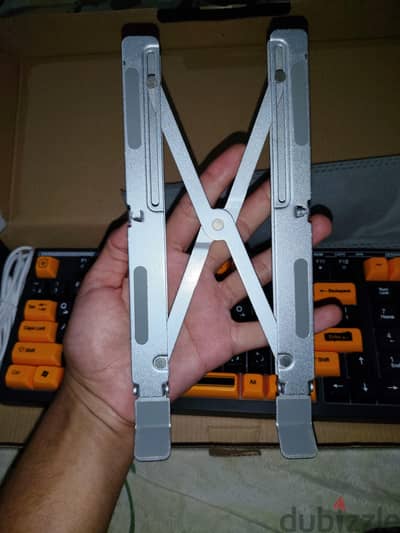 كيبورد جمينج كوجار G880 RGB لم يستخدم نهائي ومعاه حامل لابتوب