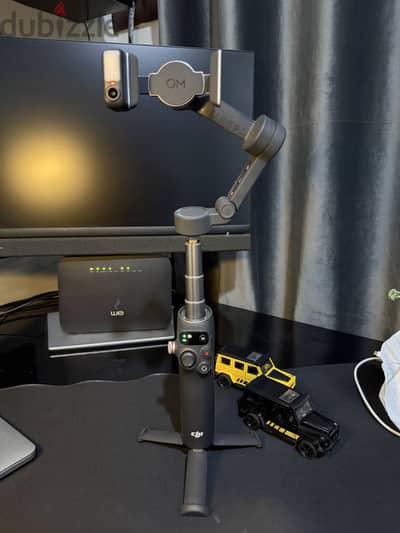 DJI Osmo Mobile 7P بحالة الزيرو - استخدام خفيف جدًا - كامل المشتملات
