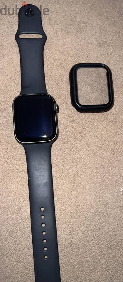 Apple watch series 5 (44mm) - كالجديده تماما ببطاريه ٩٢٪؜ +اكسسوارتها