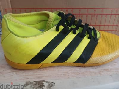 football shoes yellow