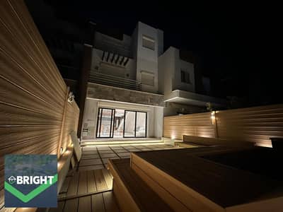 At the lowest price, a 200m townhouse, ready for immediate occupancy, finished to an ultra-super-lux standard, with furniture, jacuzzi, and smart cont