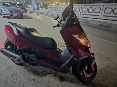 بينلي إيطالي 250 CC موديل 2016 - حالة ممتازة