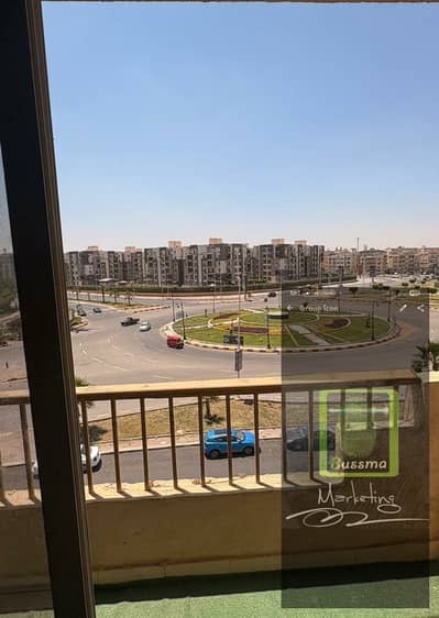 للايجار شقة داخل عمارات المستقبل درة الشيخ زايد تطل على الشارع الرئيسى تحفة