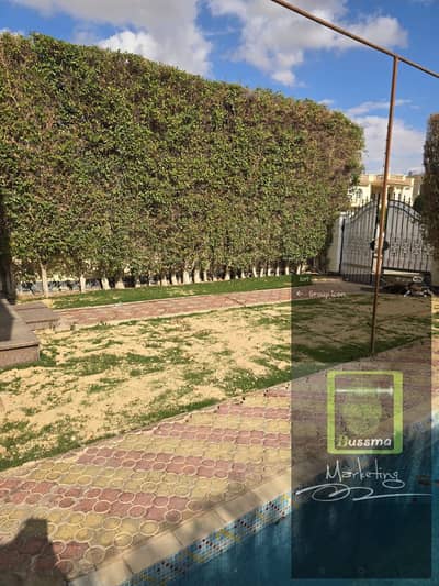 للايجار شقة ٣٠٠م بالمطبخ والتكيفات اول سكن دور اول بأرقى احياء الشيخ زايد الحى السابع فيلات