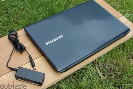 زى الجديد لاب توب سامسونج Samsung يعمل بصورة ممتازة