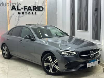 Mercedes-Benz C200 2023 افنجارد بلص 40,000km حالة الزيرو فبريكا