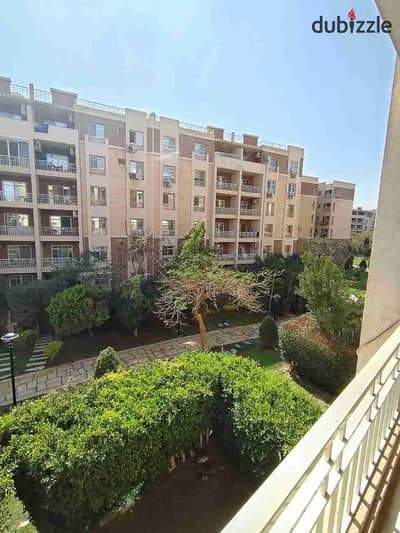For sale 96m in Madinaty in b7 close to services and traffic
